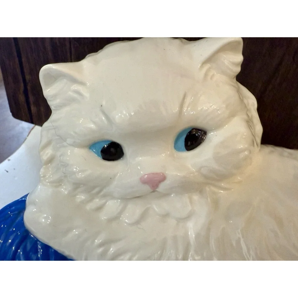 Vintage Persian White Blue Eyed Cat Playing With Yarn Ceramic Hand Painted Large